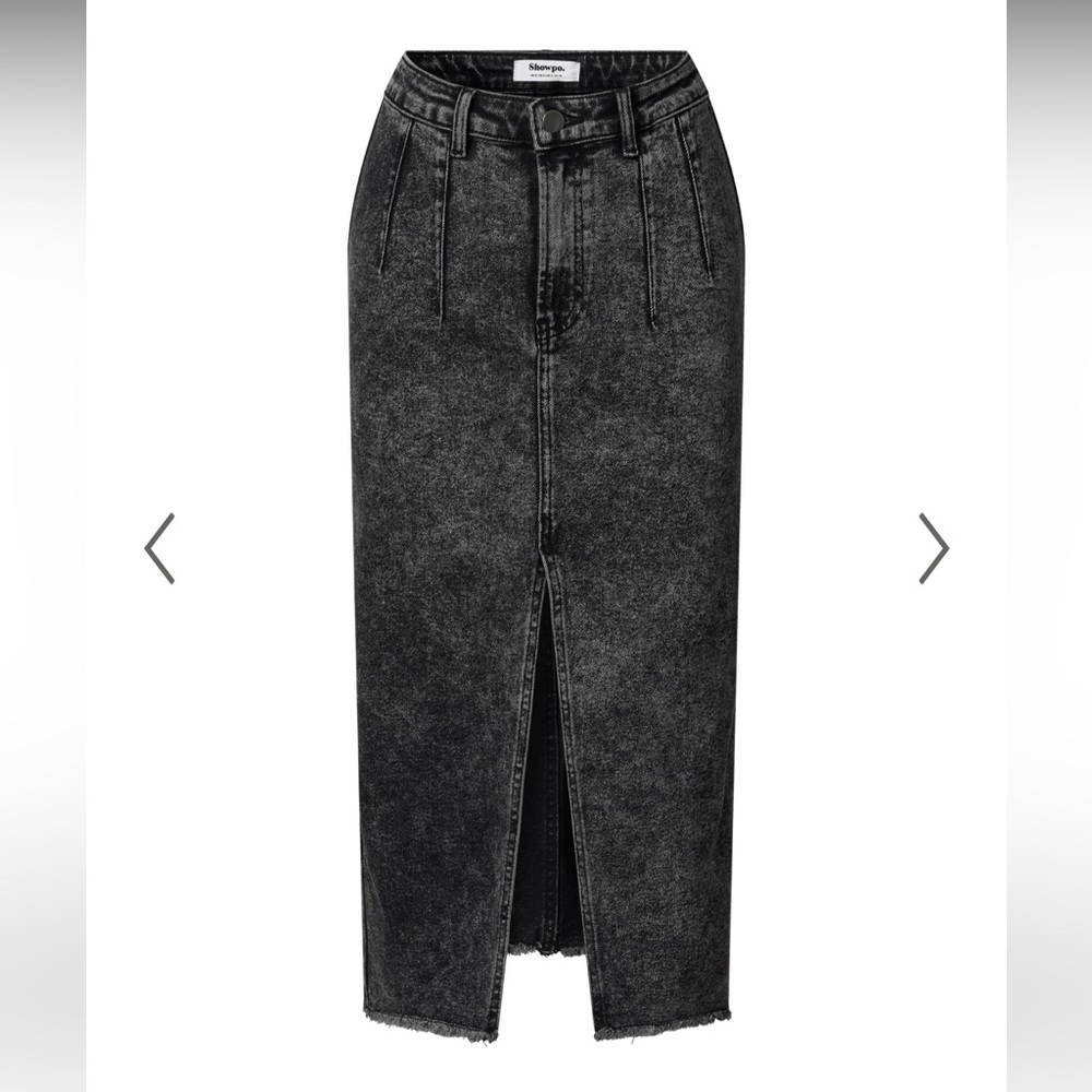 NWOT BLACK MID WASH FRONT SPLIT DENIM MIDI SKIRT